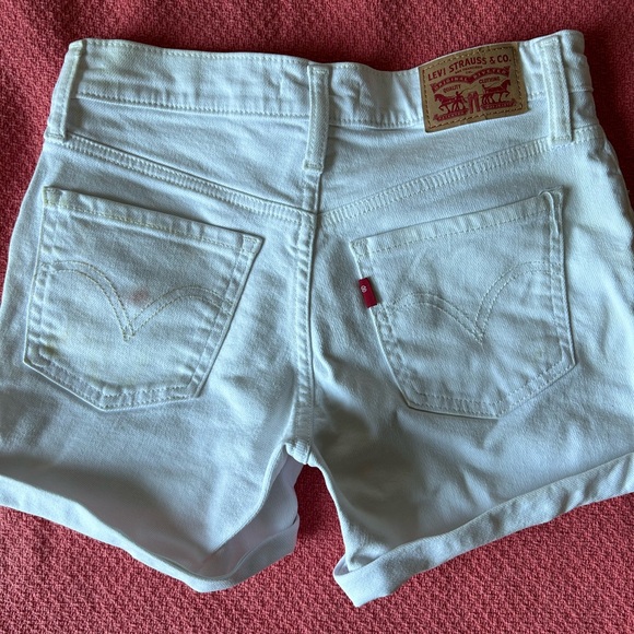 🤍Levis Mid-Waist Shorts🤍 - Picture 4 of 5